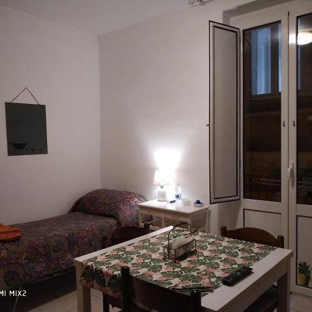 Camere Simili A Ostello Solo Per Uomini - Hostel-Like Rooms Only For Man Taranto Exterior foto