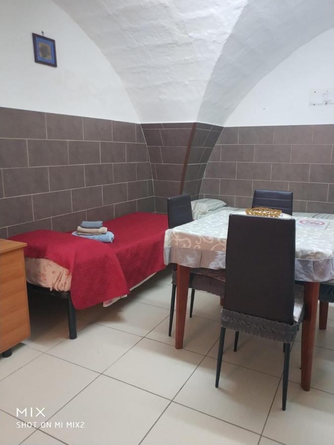 Camere Simili A Ostello Solo Per Uomini - Hostel-Like Rooms Only For Man Taranto Exterior foto
